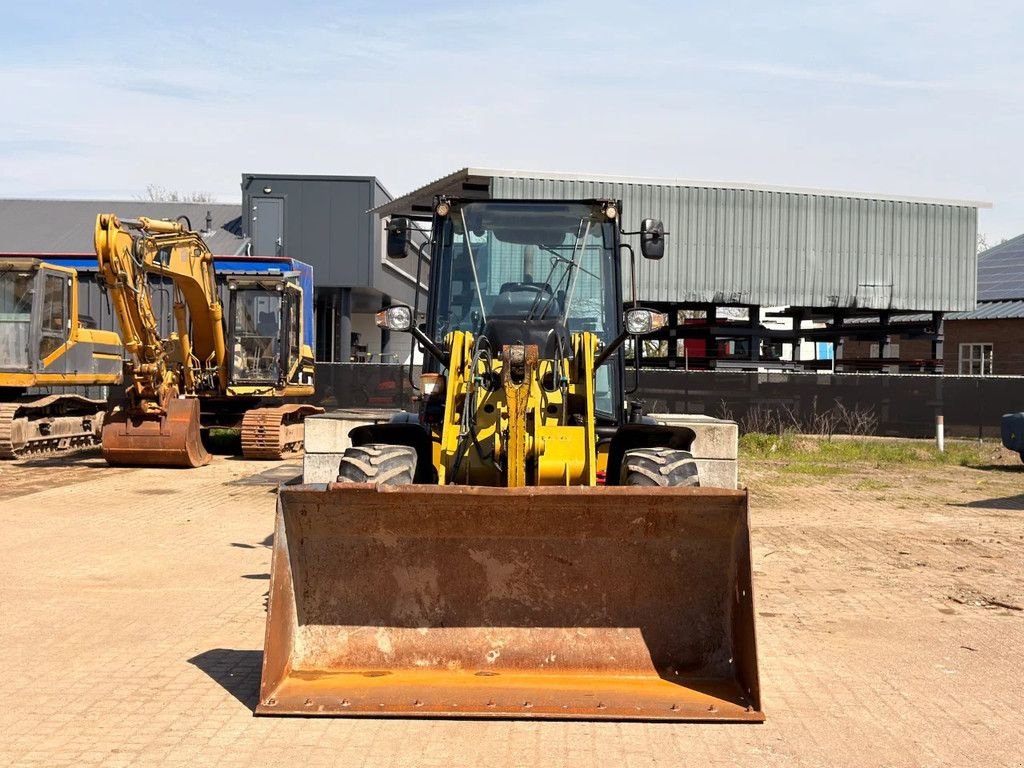 Radlader typu Caterpillar 908M, Gebrauchtmaschine w Oost West en Middelbeers (Zdjęcie 7)