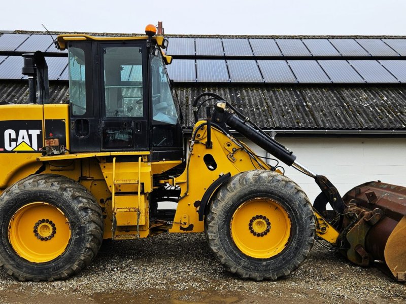 Radlader des Typs Caterpillar 930G / brede dæk, 3. funktion og smøreanlæg / god servicehistorik, Gebrauchtmaschine in Arden (Bild 1)