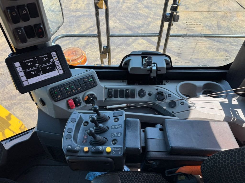 Radlader des Typs Caterpillar 988 XE High Lift, Gebrauchtmaschine in Velddriel (Bild 8)