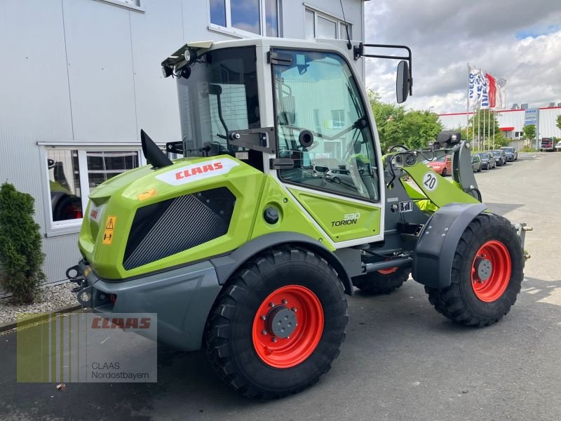 Radlader des Typs CLAAS TORION 530 AVO25, Neumaschine in Hof (Bild 9)