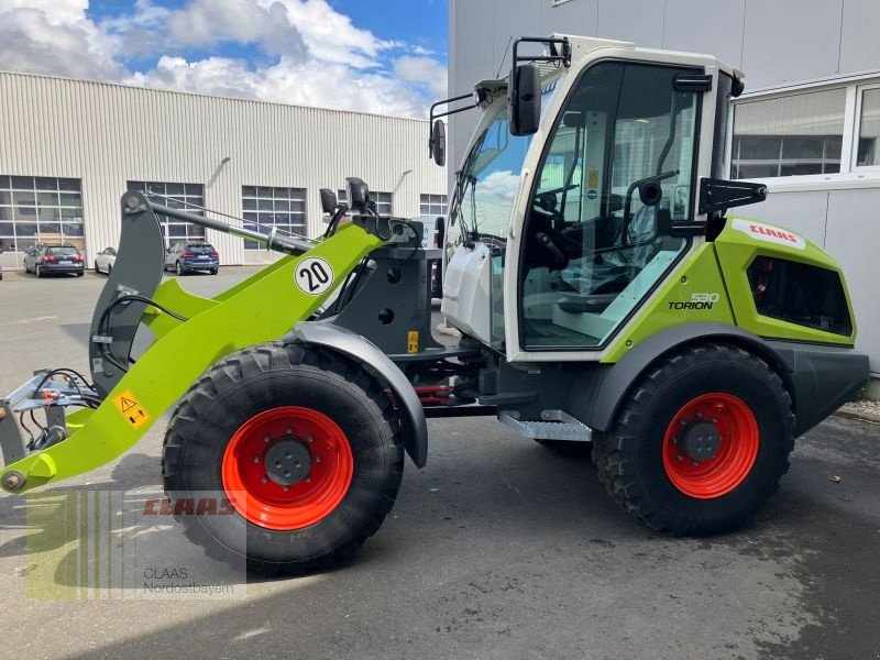 Radlader des Typs CLAAS TORION 530 AVO25, Neumaschine in Hof (Bild 1)
