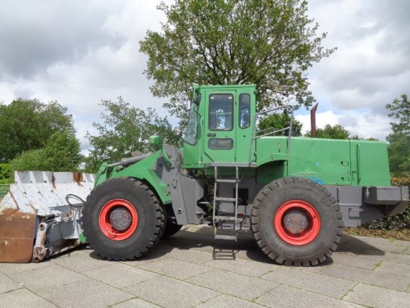 Daewoo MG300, Gebrauchtmaschine, Baujahr: 1998, Betriebsstunden / Hektar: 8200 (Bild 1) Radlader des Typs Daewoo MG300, Gebrauchtmaschine in Jonkerslan (Bild 1)
