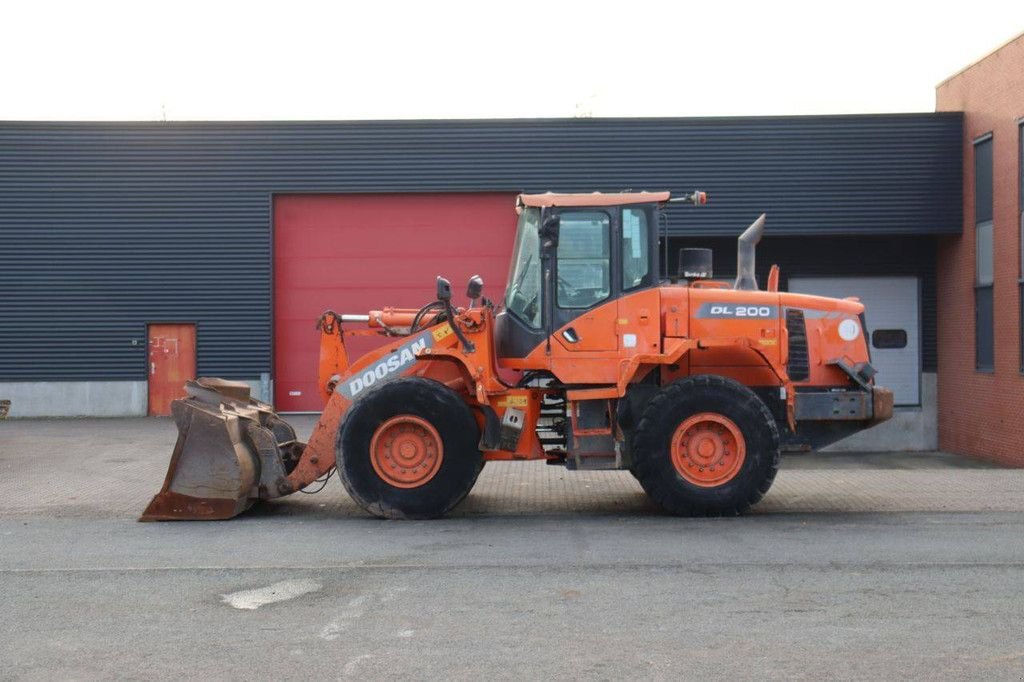Radlader van het type Doosan DL200-3, Gebrauchtmaschine in Antwerpen (Foto 2)