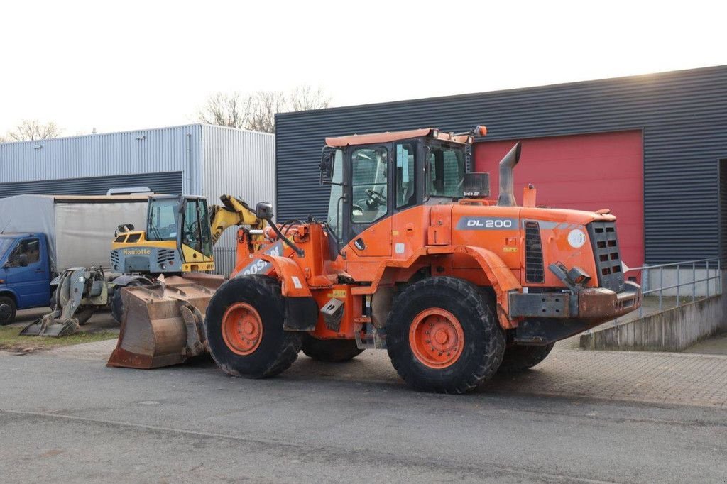 Radlader van het type Doosan DL200-3, Gebrauchtmaschine in Antwerpen (Foto 3)