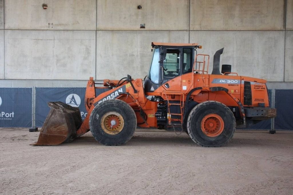 Radlader del tipo Doosan DL300 Series III, Gebrauchtmaschine en Antwerpen (Imagen 2)