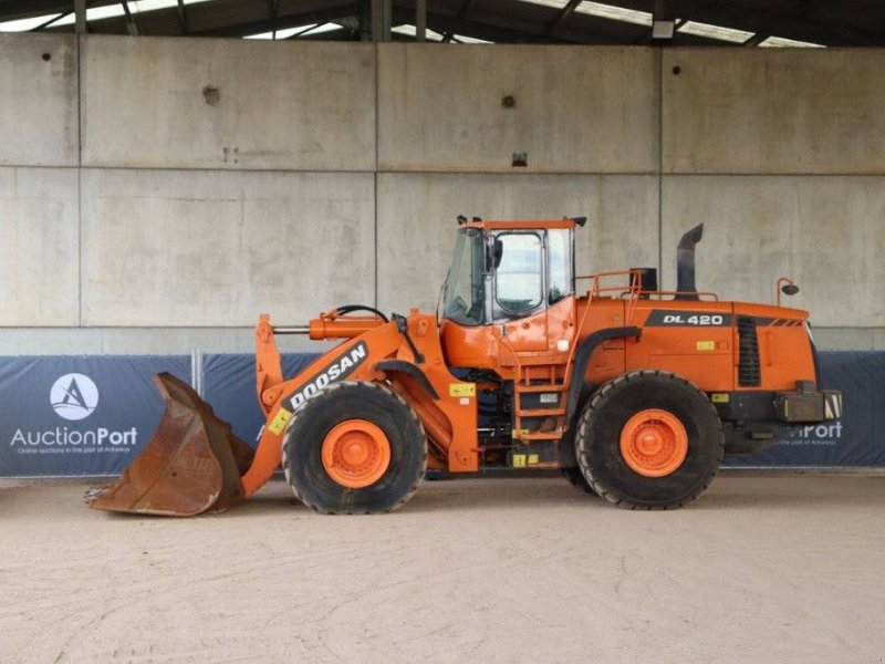 Radlader des Typs Doosan DL420, Gebrauchtmaschine in Antwerpen (Bild 1)