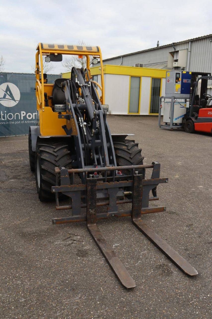 Radlader от тип Eurotrac 820/W12S, Gebrauchtmaschine в Antwerpen (Снимка 8)