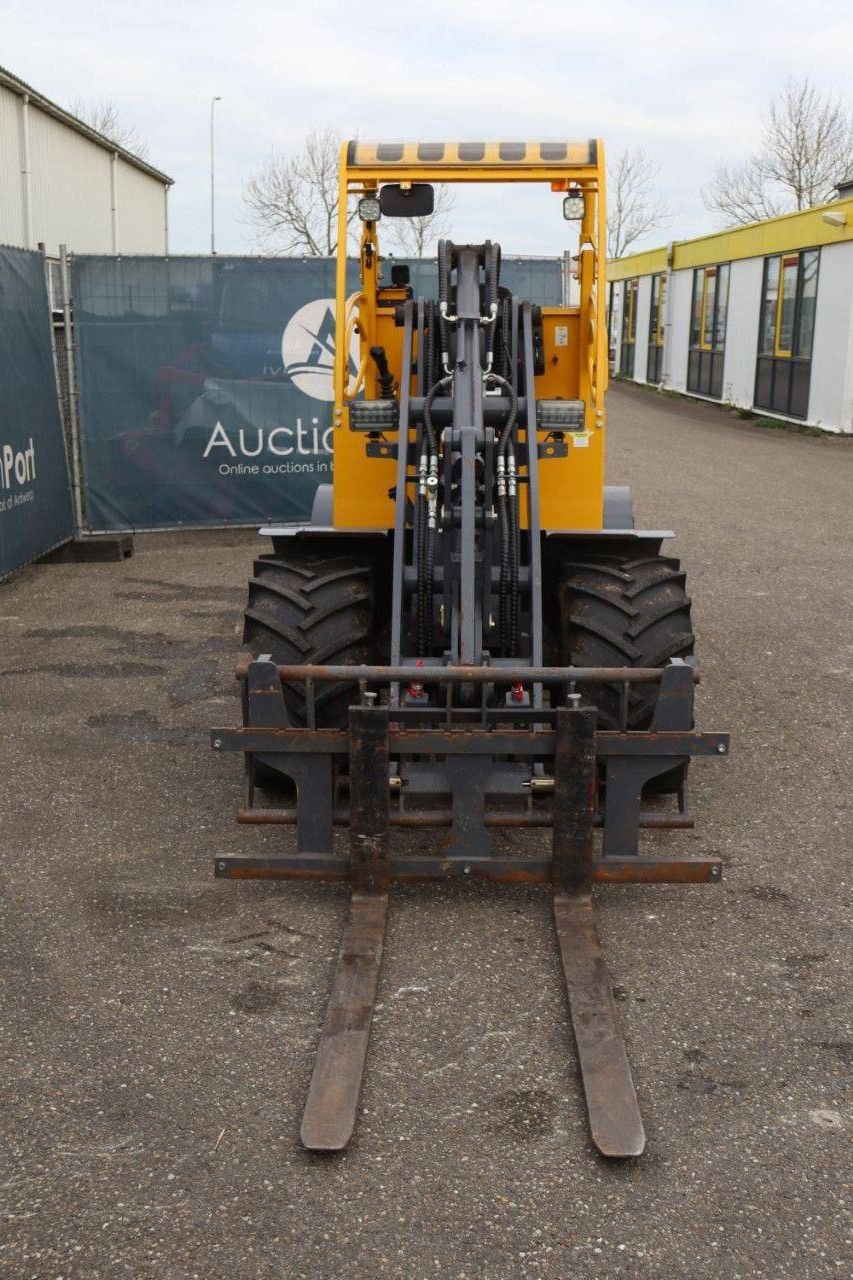 Radlader от тип Eurotrac 820/W12S, Gebrauchtmaschine в Antwerpen (Снимка 9)