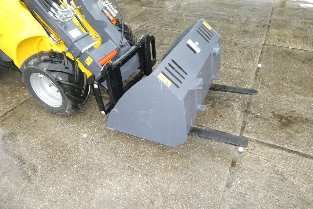 Radlader of the type Eurotrac T11 shovel Weinig uren!! DEMO, Gebrauchtmaschine in Losdorp (Picture 4)