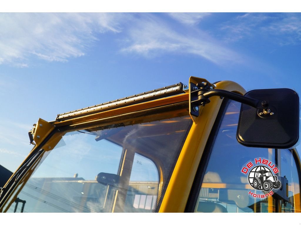 Radlader of the type Eurotrac T13CF, Neumaschine in MIJNSHEERENLAND (Picture 10)