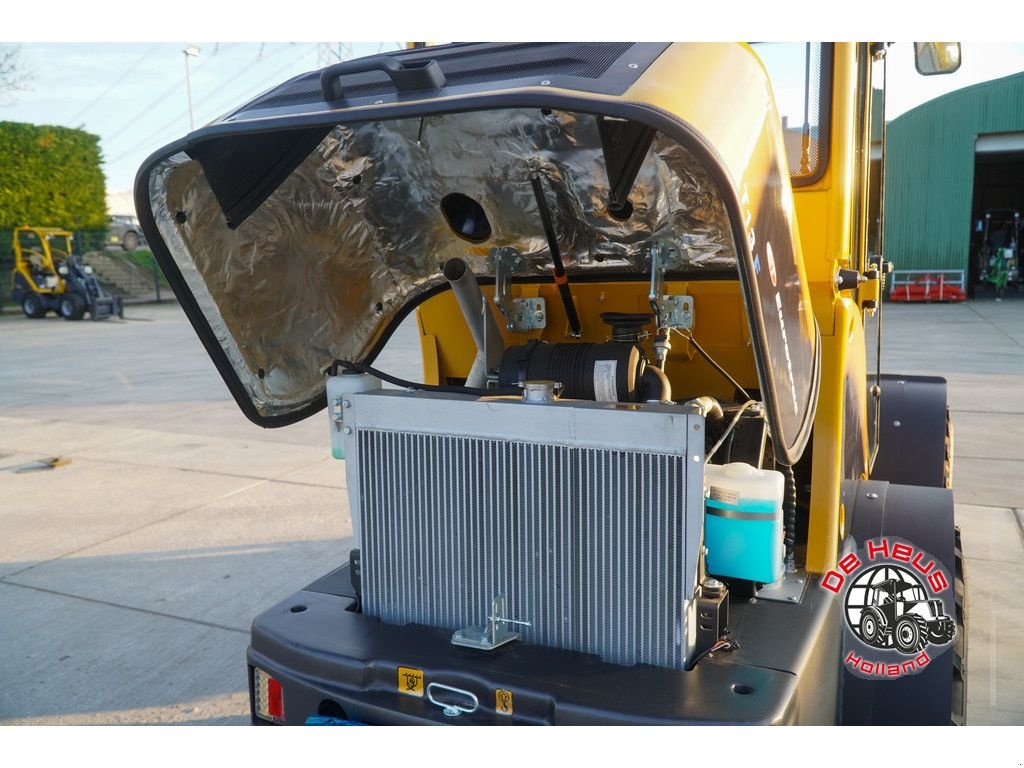 Radlader of the type Eurotrac T13CF, Neumaschine in MIJNSHEERENLAND (Picture 11)