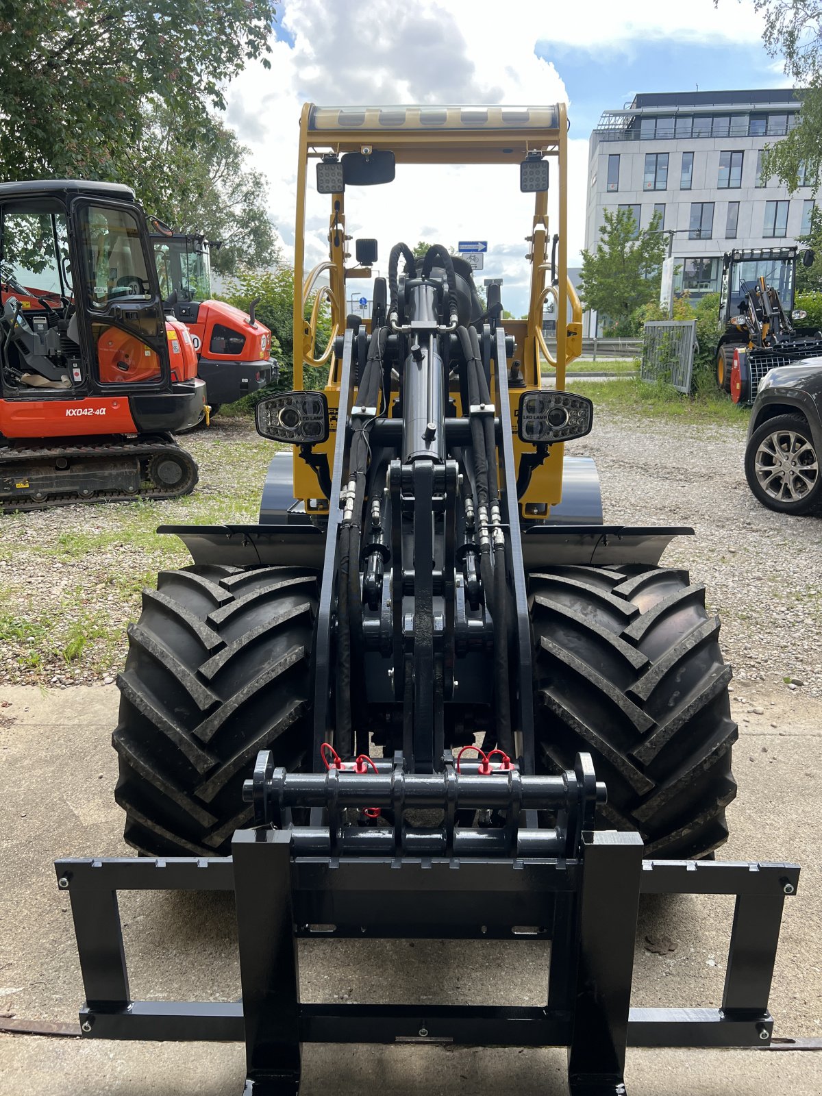 Radlader des Typs Eurotrac W 12F XL - Pflasterpalette, Neumaschine in Garching  (Bild 3)