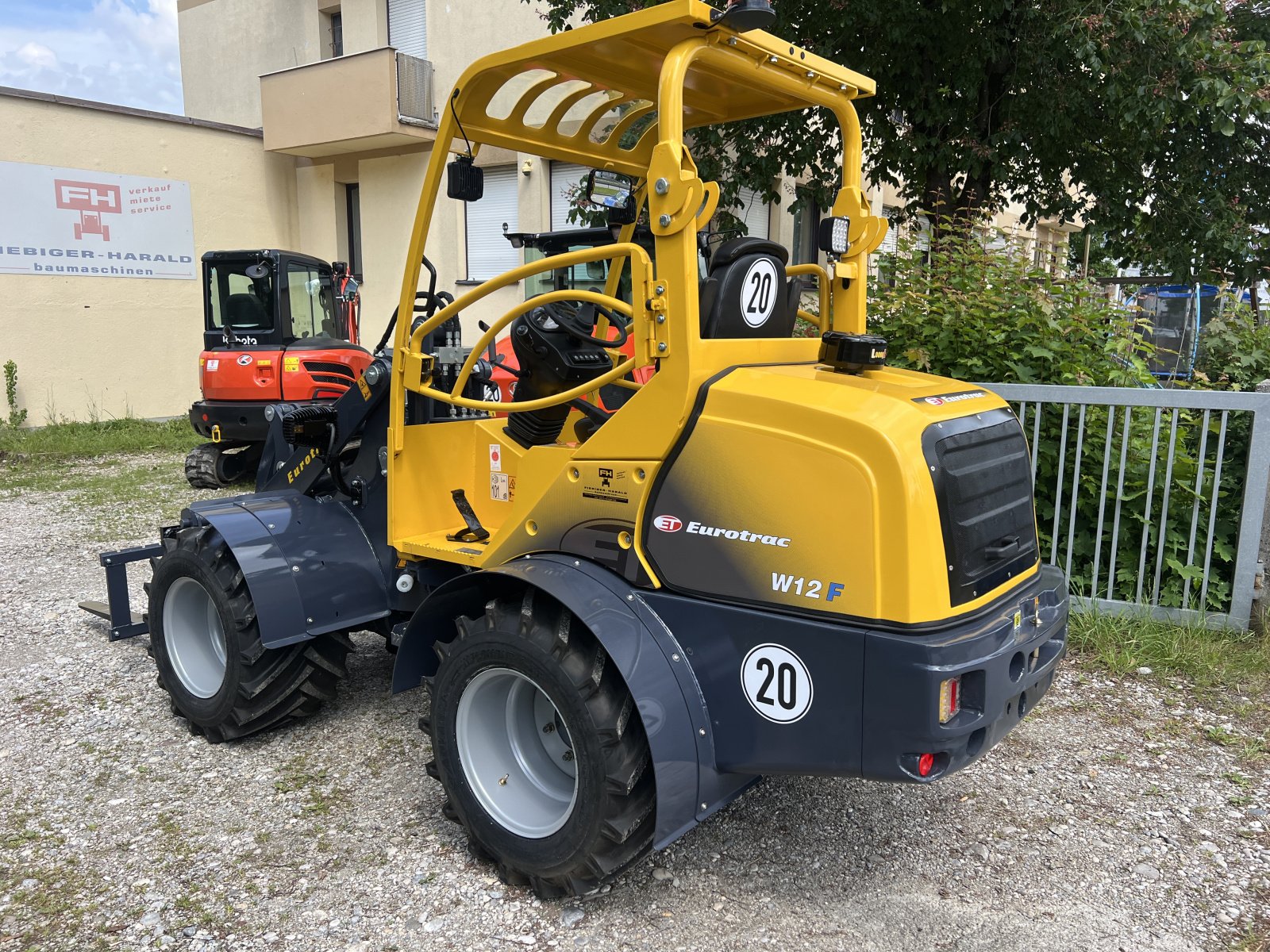 Radlader des Typs Eurotrac W 12F XL - Pflasterpalette, Neumaschine in Garching  (Bild 5)