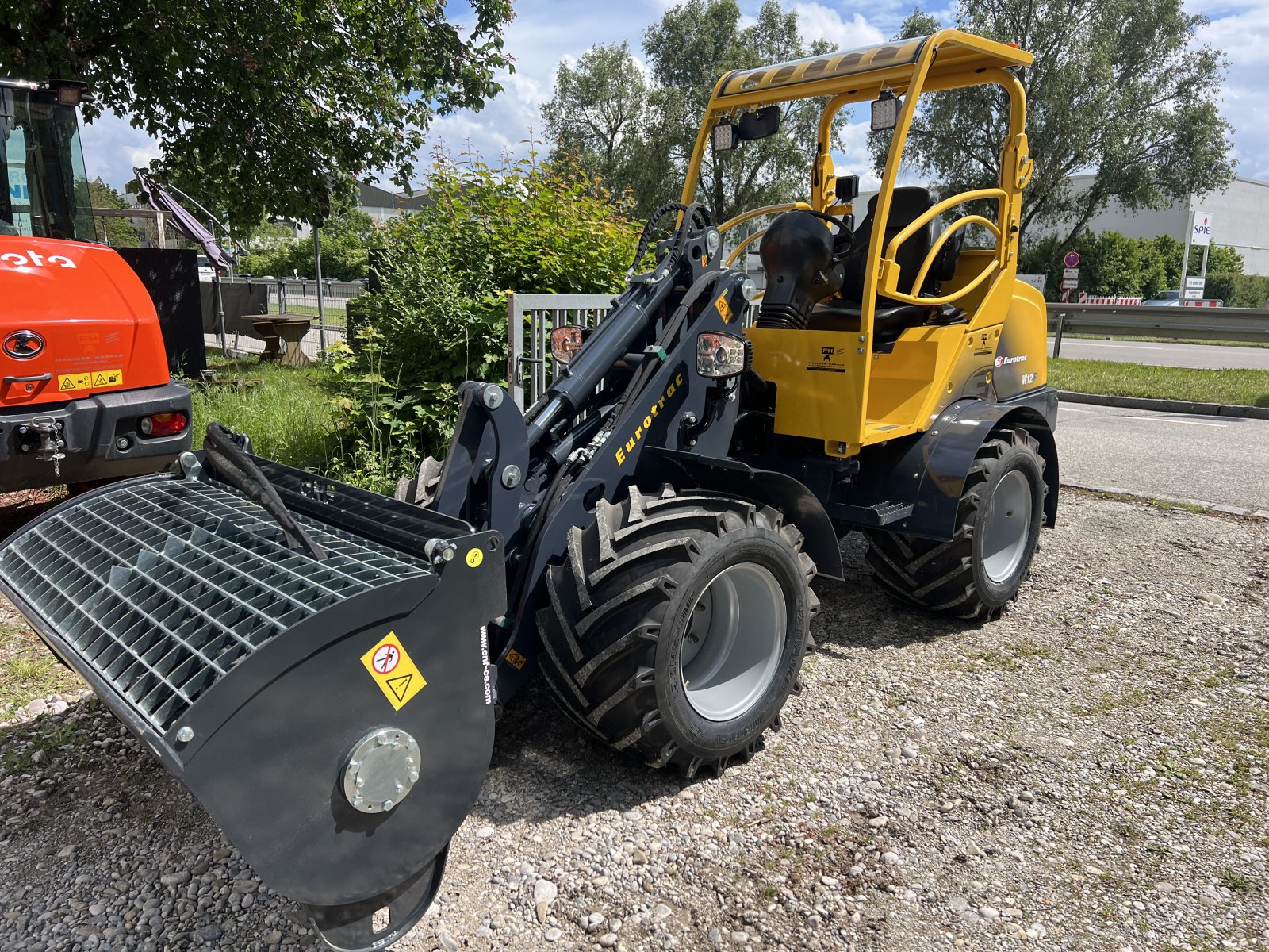 Radlader des Typs Eurotrac W 12F XL - Pflasterpalette, Neumaschine in Garching  (Bild 12)