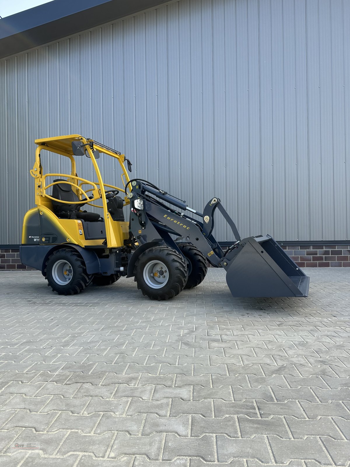 Radlader des Typs Eurotrac W11 mit Schutzdach, Neumaschine in Bakum - Lüsche (Bild 3)