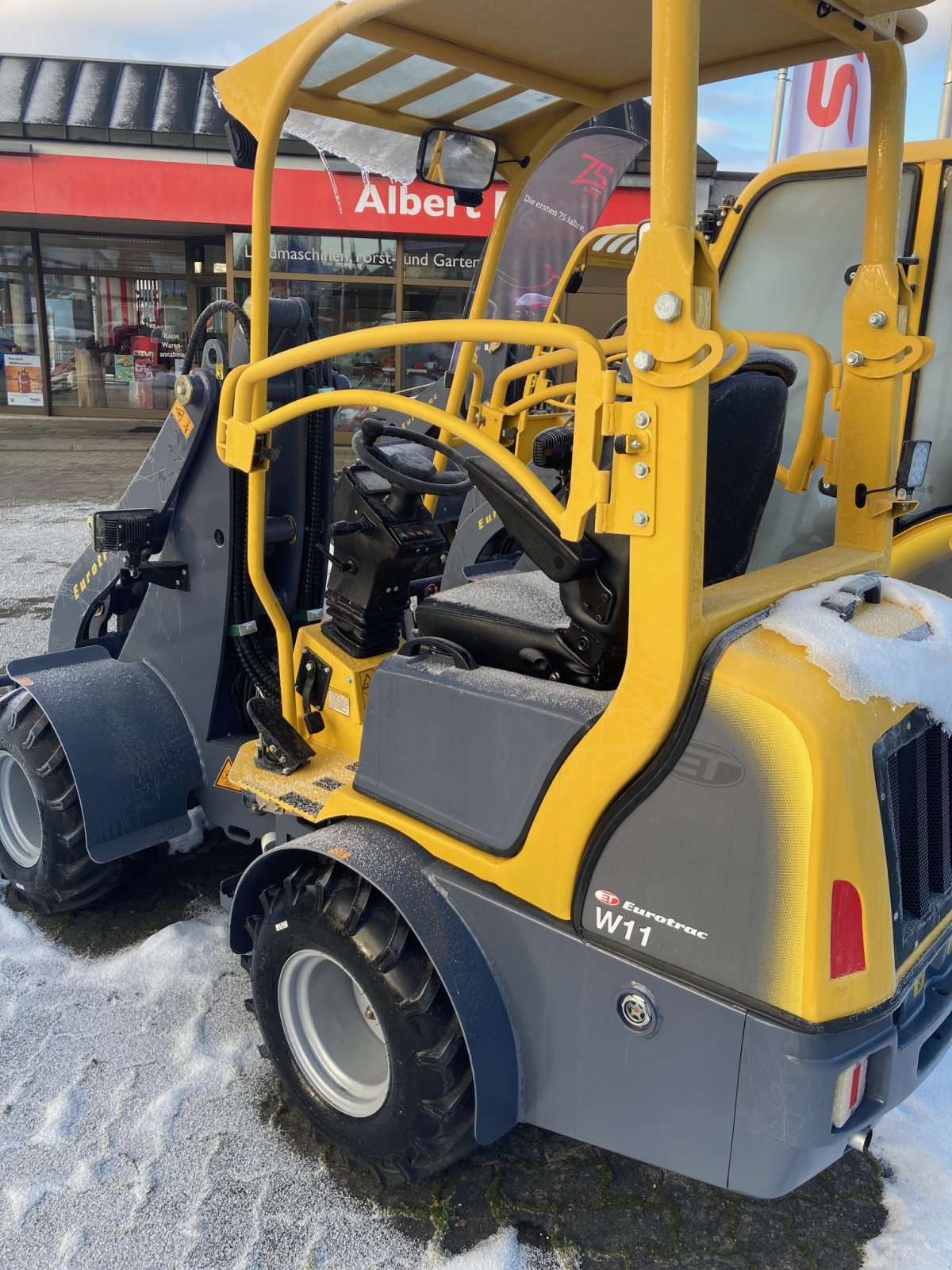 Radlader of the type Eurotrac W11, Neumaschine in Ostrach (Picture 2)