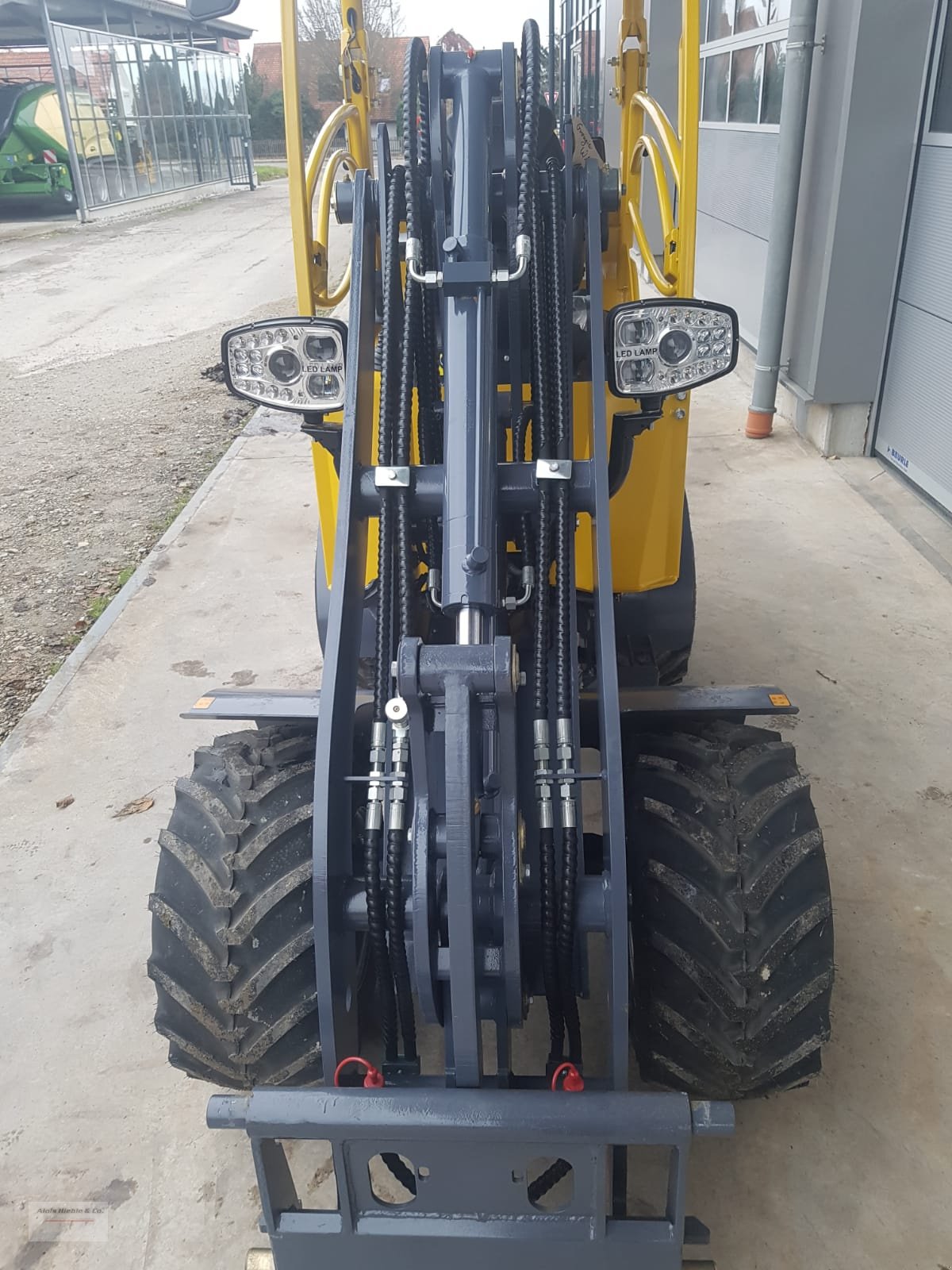 Radlader des Typs Eurotrac W11, Neumaschine in Tapfheim (Bild 8)