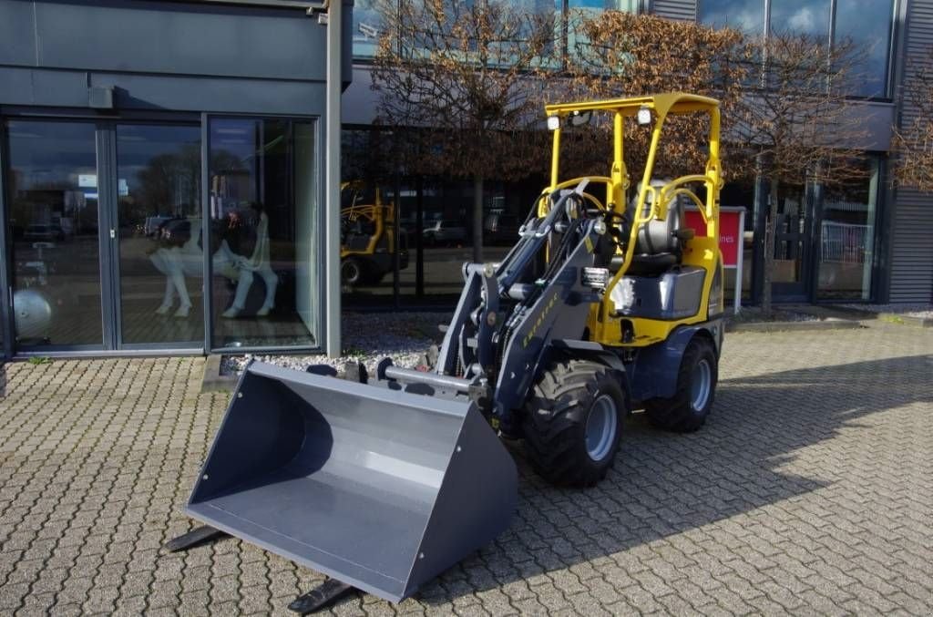 Radlader des Typs Eurotrac W11, Neumaschine in Borne (Bild 4)