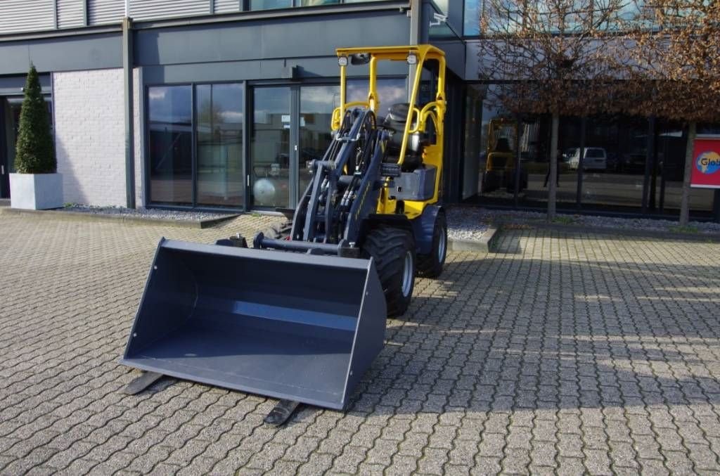 Radlader des Typs Eurotrac W11, Neumaschine in Borne (Bild 5)