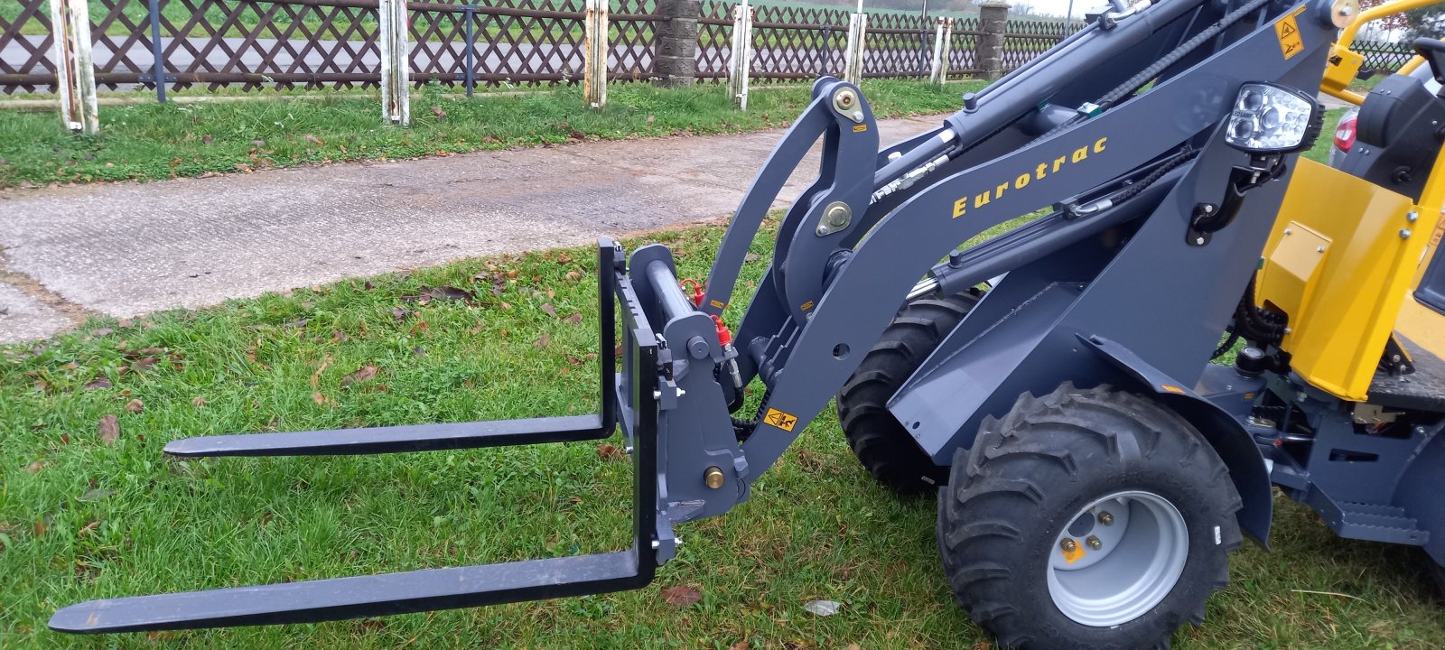 Radlader of the type Eurotrac W11, Neumaschine in Delitzsch (Picture 8)