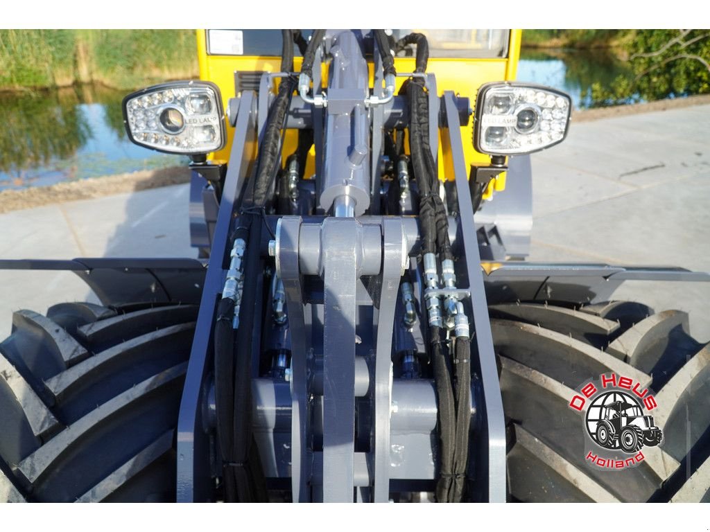 Radlader of the type Eurotrac W12 ICF, Neumaschine in MIJNSHEERENLAND (Picture 10)