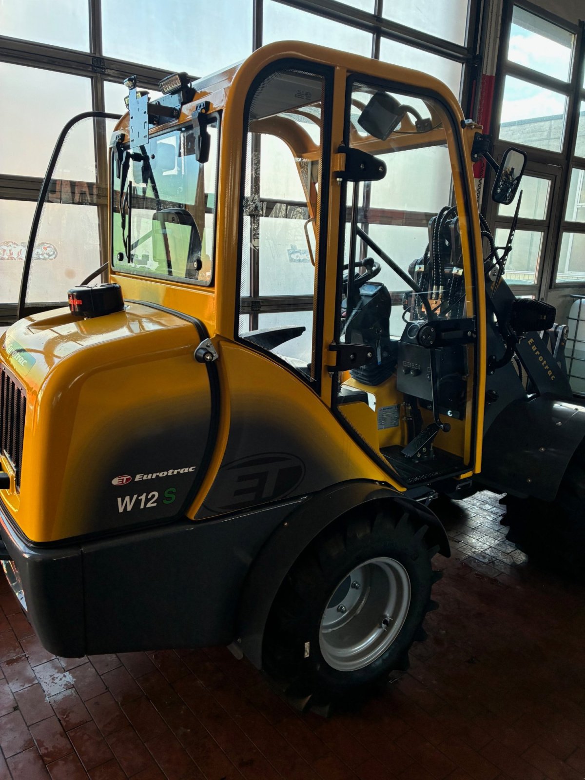 Radlader du type Eurotrac W12, Neumaschine en Ostrach (Photo 1)