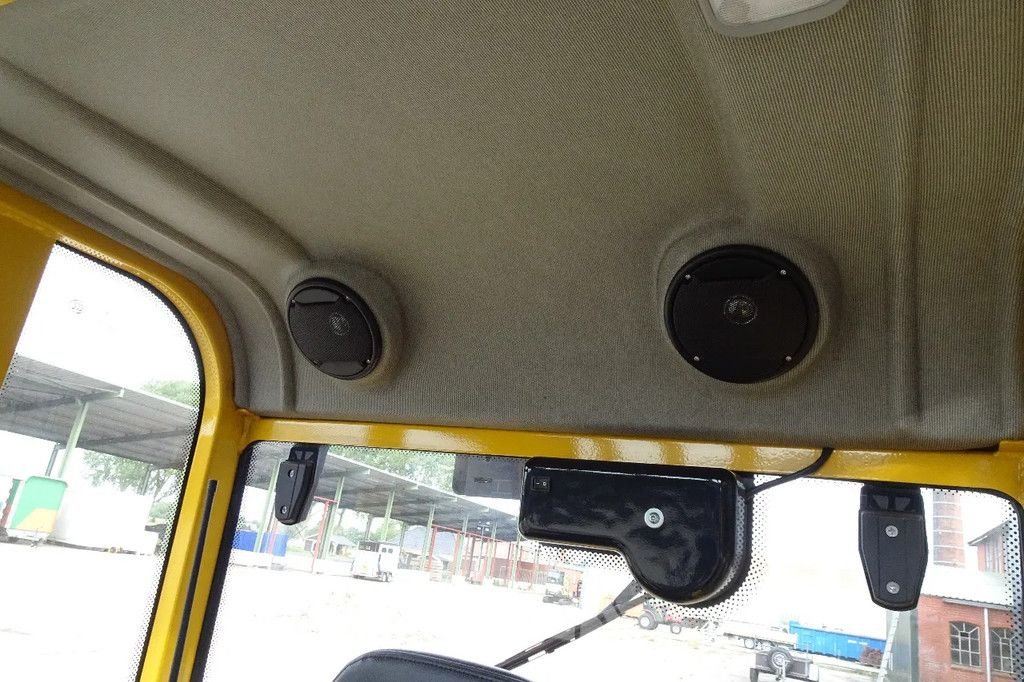 Radlader of the type Eurotrac W12CS met cabine DEMO weinig uren!, Gebrauchtmaschine in Losdorp (Picture 8)