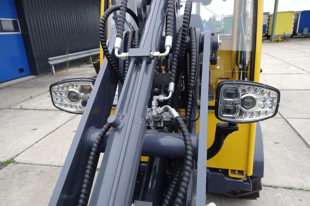 Radlader des Typs Eurotrac W12CS met cabine, Neumaschine in Losdorp (Bild 8)