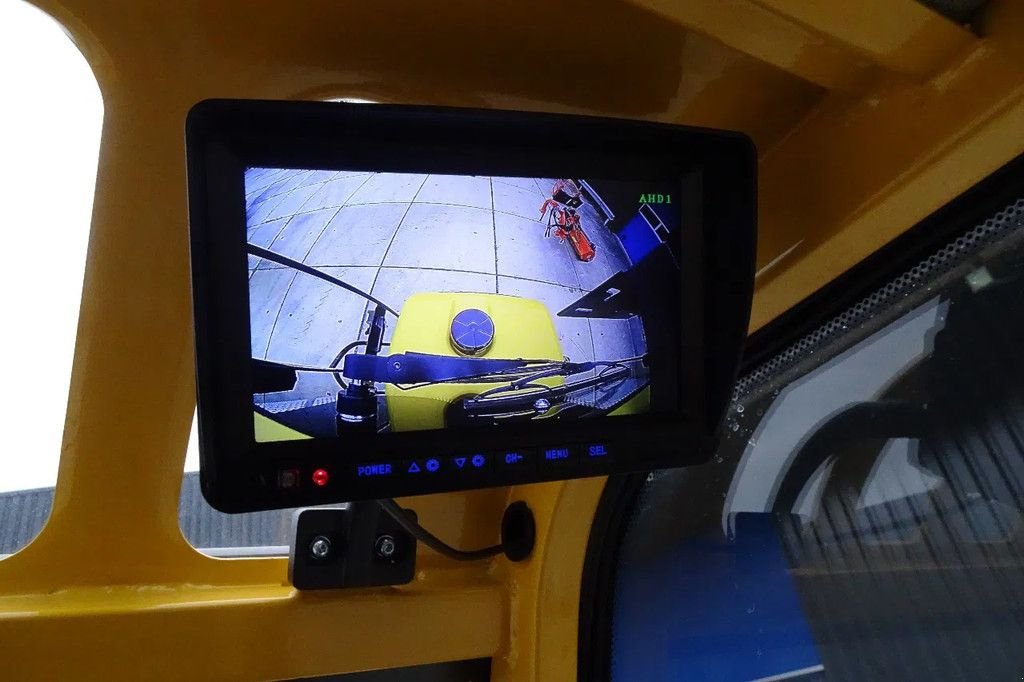 Radlader des Typs Eurotrac W12CS met cabine, Neumaschine in Losdorp (Bild 9)