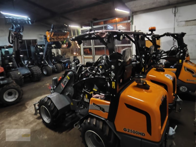 Radlader des Typs GIANT Tobroco G 2500 HD, Neumaschine in Jucken (Bild 1)