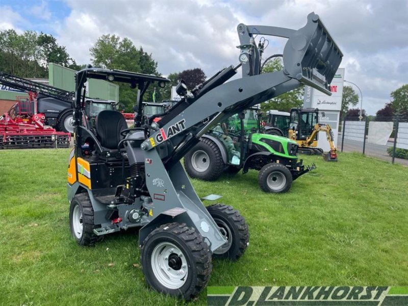 Radlader of the type GiANT G 2200 E, Neumaschine in Klein Berßen (Picture 4)