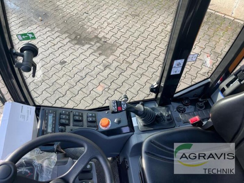 Radlader des Typs GiANT G 2700 TELE HD, Neumaschine in Alpen (Bild 12)