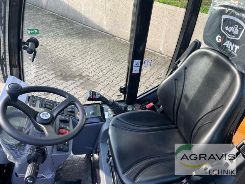 Radlader des Typs GiANT G 2700 TELE HD, Neumaschine in Alpen (Bild 11)