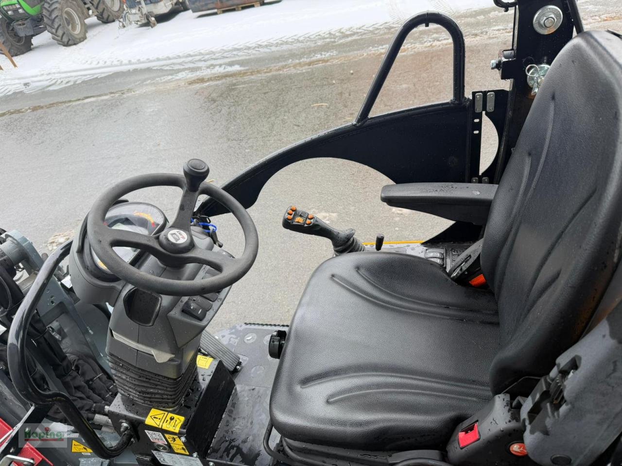 Radlader of the type GiANT G2200E X-TRA, Neumaschine in Bakum (Picture 11)