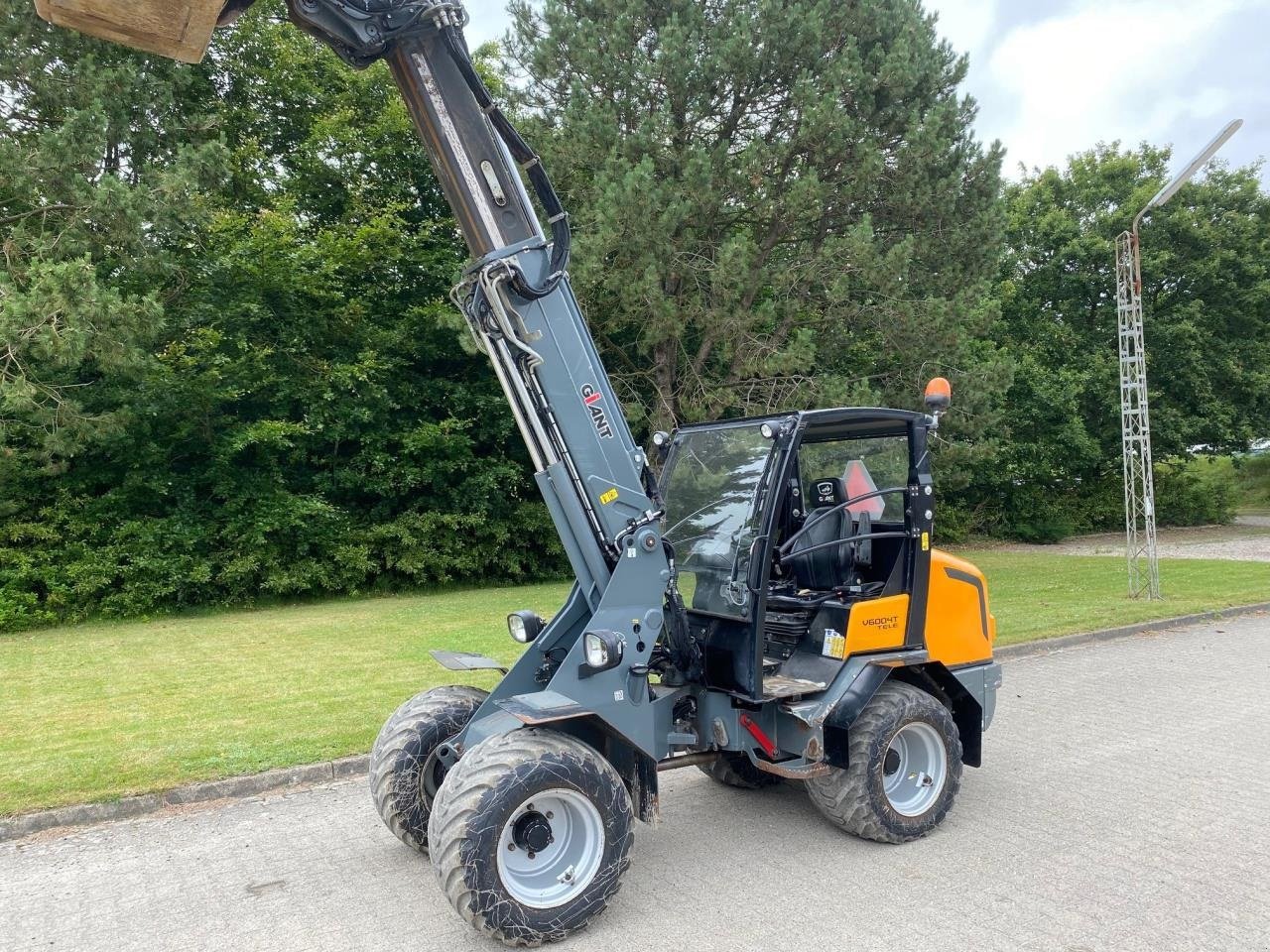 Radlader of the type GiANT V6004T, Gebrauchtmaschine in Tim (Picture 1)