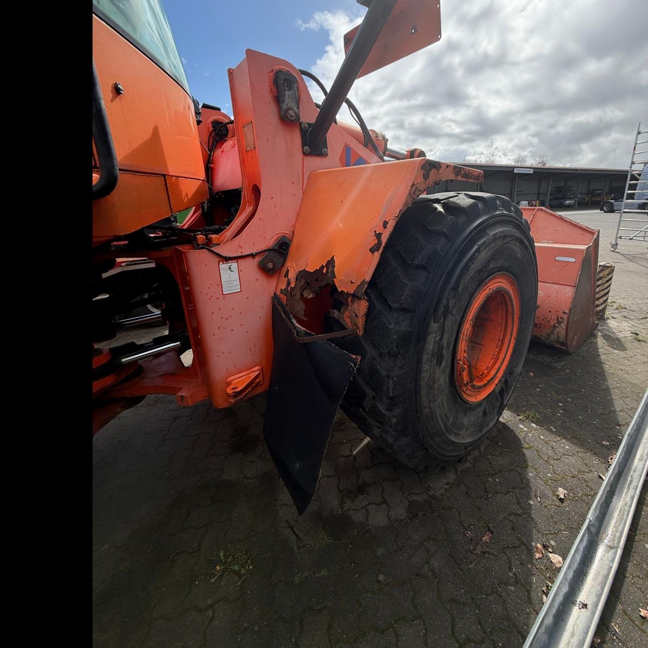 Radlader от тип Hitachi W 190, Gebrauchtmaschine в Könnern (Снимка 4)