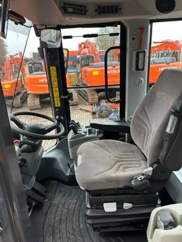 Radlader от тип Hitachi ZW 220-6, Gebrauchtmaschine в Roosendaal (Снимка 11)