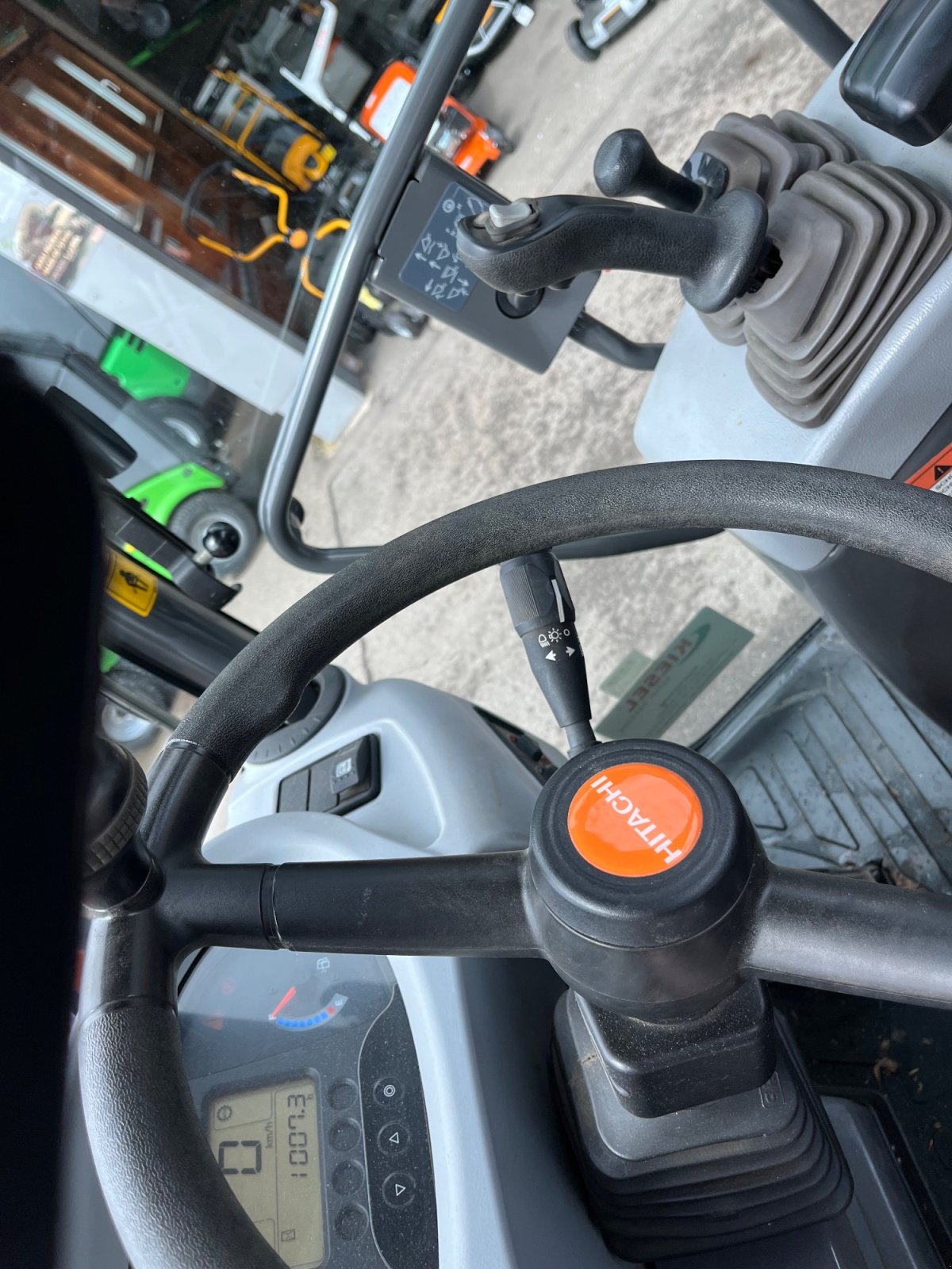 Radlader от тип Hitachi ZW 75, Gebrauchtmaschine в Donaueschingen (Снимка 4)