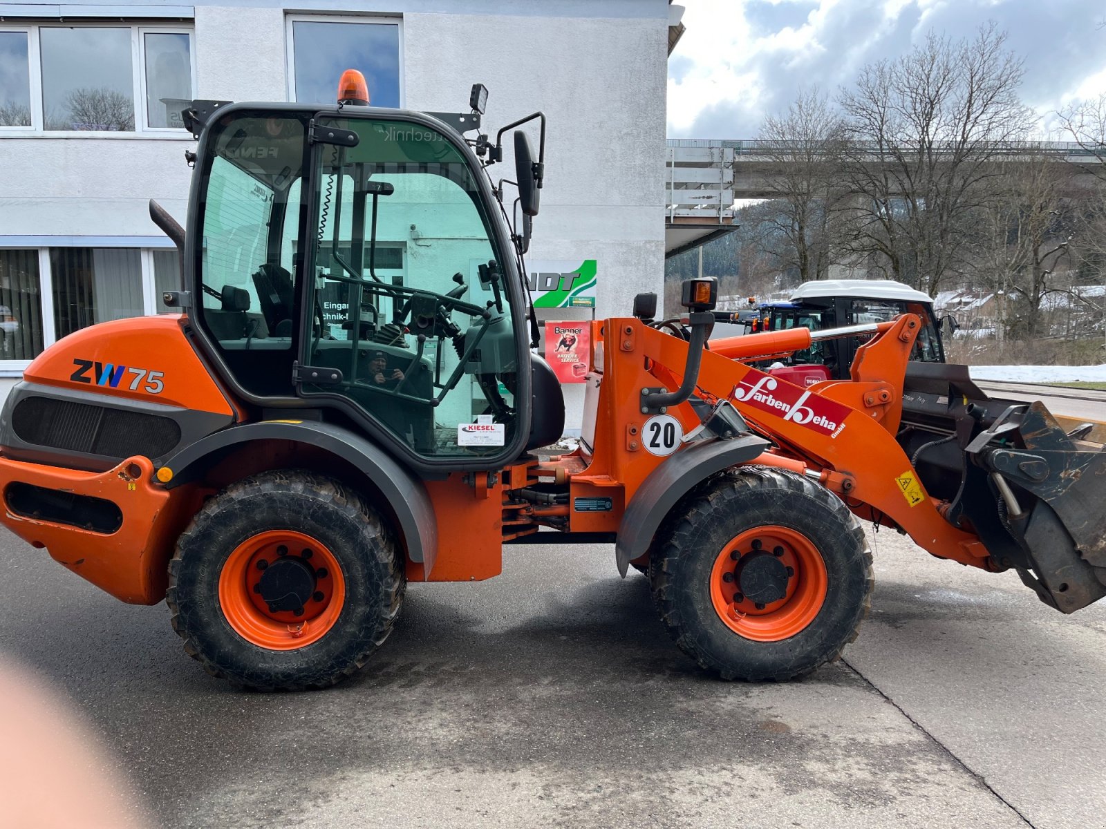 Radlader от тип Hitachi ZW 75, Gebrauchtmaschine в Donaueschingen (Снимка 5)