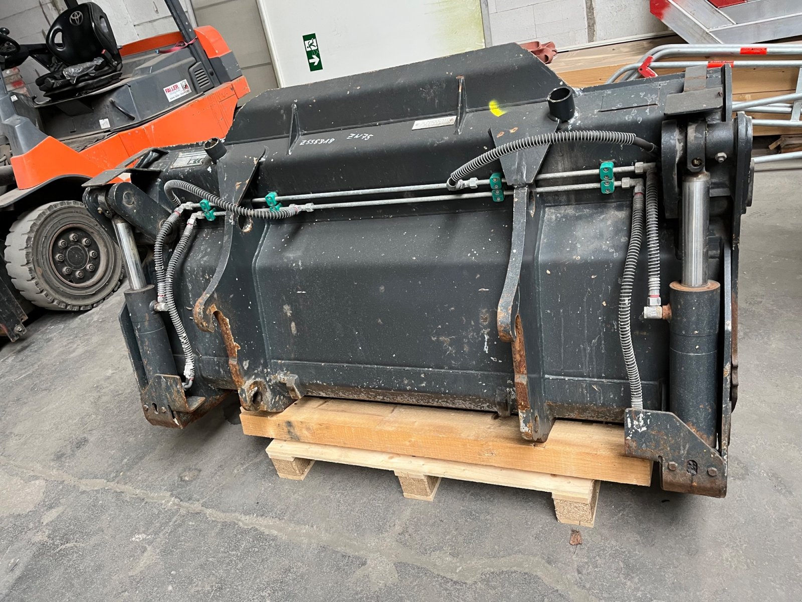 Radlader от тип Hitachi ZW 75, Gebrauchtmaschine в Donaueschingen (Снимка 25)