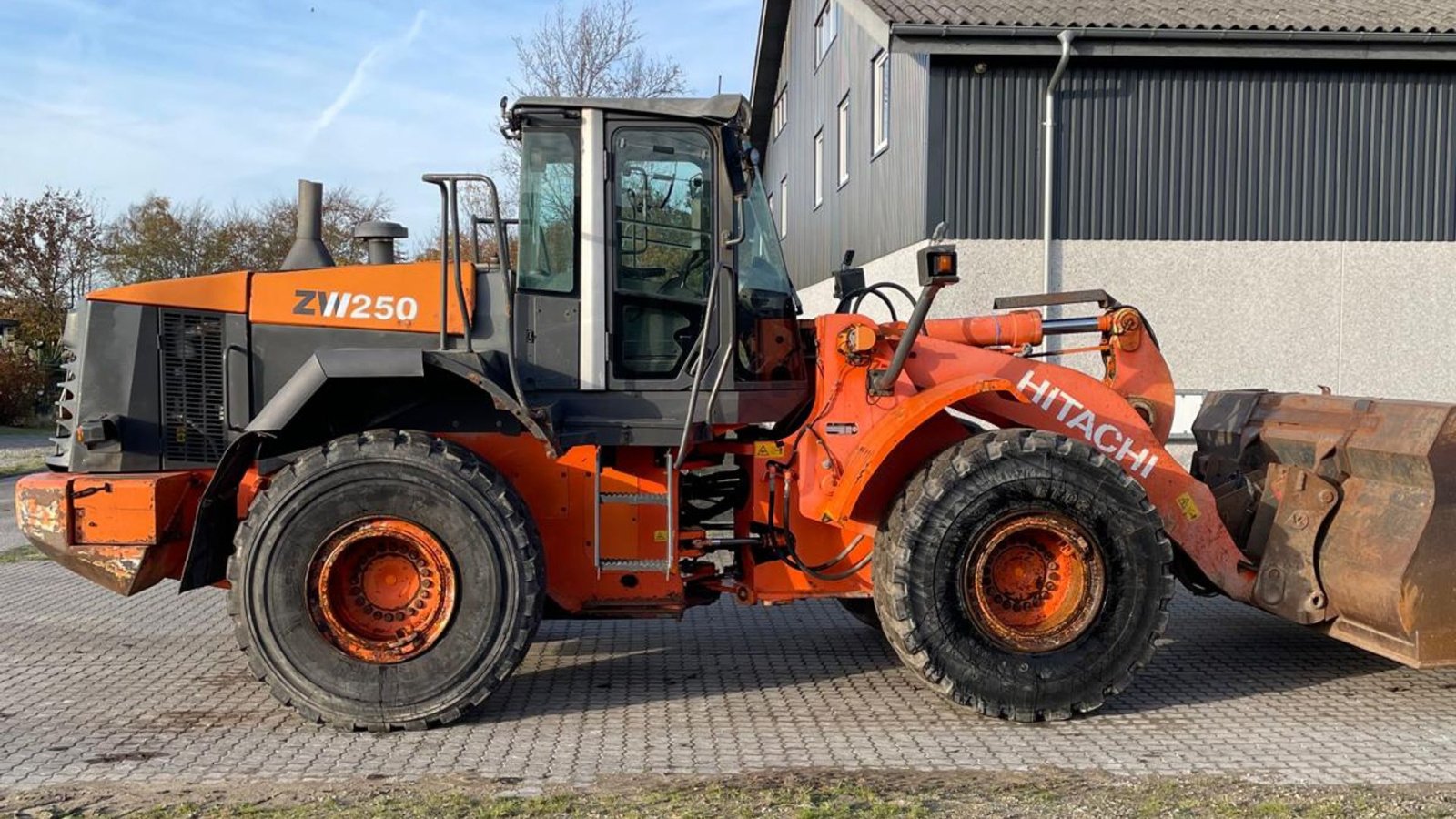 Radlader des Typs Hitachi ZW250 volvo hurtigskift og skovl, Gebrauchtmaschine in Kongerslev (Bild 2)