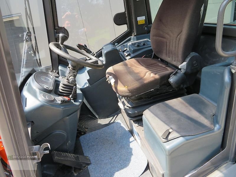 Radlader des Typs Hitachi ZW65 mit Schaufel+Palettengabel, erst 930 Stunden, Gebrauchtmaschine in Meppen (Bild 13)