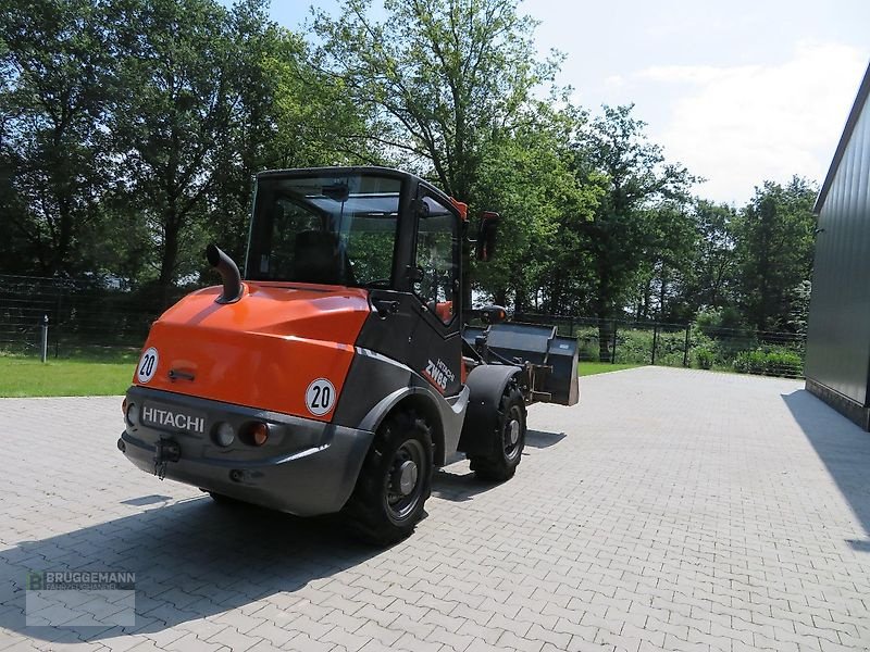 Radlader des Typs Hitachi ZW65 mit Schaufel+Palettengabel, erst 930 Stunden, Gebrauchtmaschine in Meppen (Bild 4)