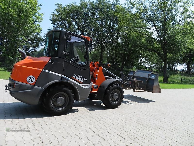 Radlader des Typs Hitachi ZW65 mit Schaufel+Palettengabel, erst 930 Stunden, Gebrauchtmaschine in Meppen (Bild 5)