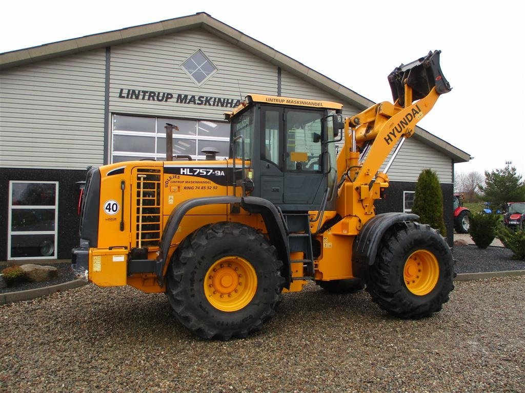 Radlader des Typs Hyundai 757-9A med 620/75R26 traktor hjul montering på, Gebrauchtmaschine in Lintrup (Bild 12)