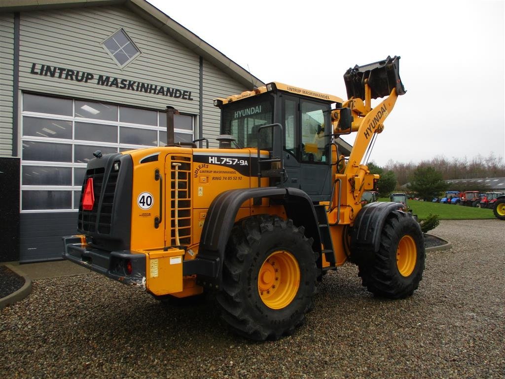 Radlader des Typs Hyundai 757-9A med 620/75R26 traktor hjul montering på, Gebrauchtmaschine in Lintrup (Bild 13)