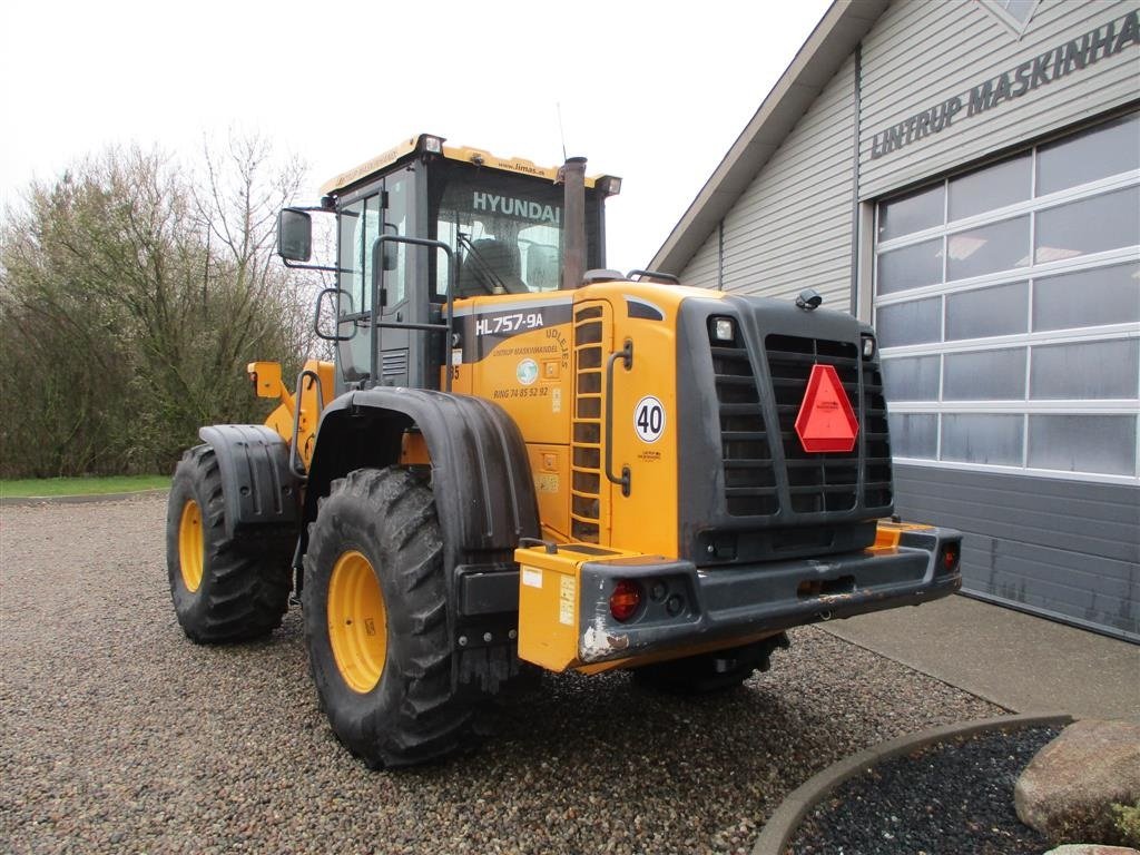 Radlader des Typs Hyundai 757-9A med 620/75R26 traktor hjul montering på, Gebrauchtmaschine in Lintrup (Bild 10)