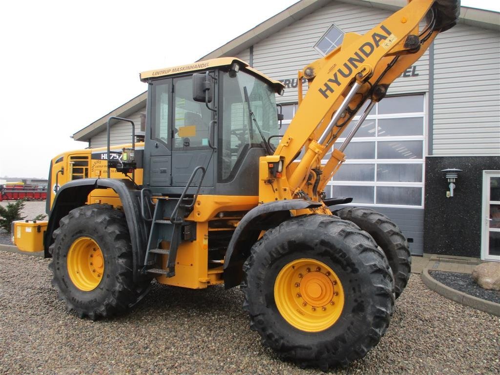 Radlader des Typs Hyundai 757-9A med 620/75R26 traktor hjul montering på, Gebrauchtmaschine in Lintrup (Bild 15)