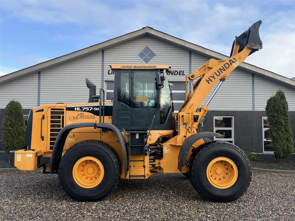 Radlader des Typs Hyundai 757-9A Med hurtigskifte og centralsmørring. Lock-up (5gear), Gebrauchtmaschine in Lintrup (Bild 4)