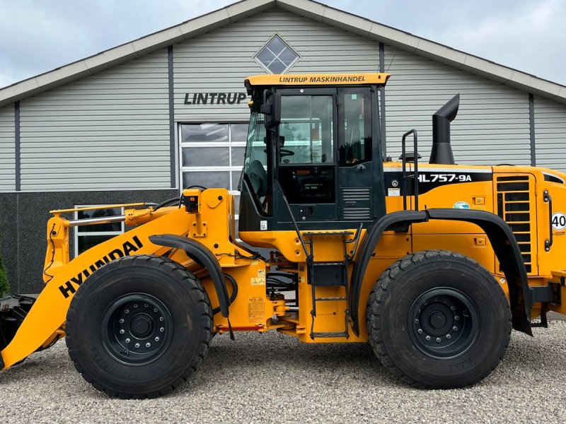 Radlader des Typs Hyundai 757-9A XTD med lang-arm. En-ejeres maskine med Lock-UP., Gebrauchtmaschine in Lintrup (Bild 1)